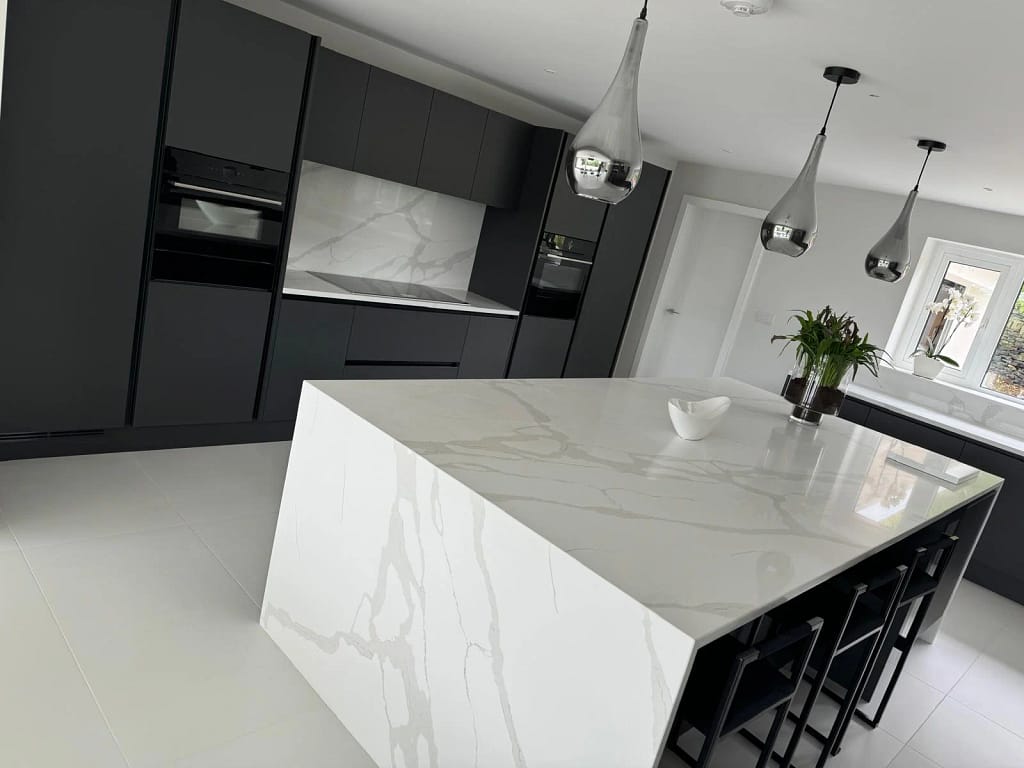 Fugen Superior Calacatta Quartz Island Finished