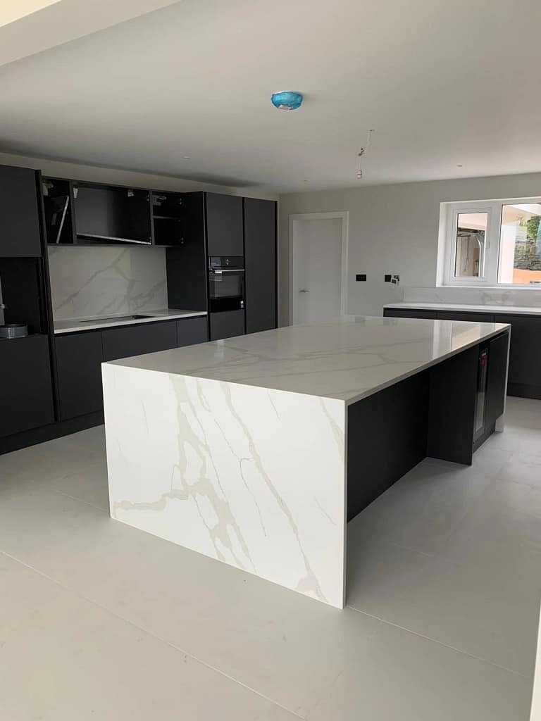 Fugen Superior Calacatta Quartz Island